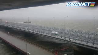 В Крымский мост врезался плавучий кран Александр Зиновьев