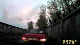 Драки  Разборка на дороге парень избил девушку 2013