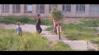HOW TO ! ЗАГЛЯНУТЬ ДЕВУШКЕ ПОД ЮБКУ