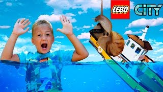 Паром Лего Сити терпит бедствие Улитка ахатина тонет |  У нас новое Лего | Lego City Ferry 60119
