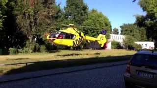 ADAC Rettungshubschrauber startet am Plänterwald in Berlin