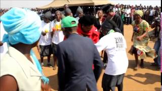 VP Mujuru takes to the dance floor