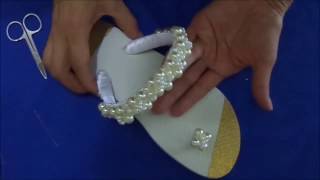 chinelo bordado com pérolas costurado direto na tira by cida reis