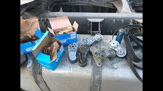 Замена ремней на Вольво ФШ 13 Volvo FH13, как снять, ремень генератора, натяжитель ремня, ролик