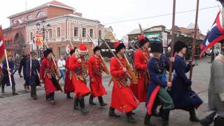 Солдаты 1612 года маршируют по Кировке.