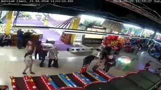 КЕМЕРОВО. Начало пожара! Вырезаны 4 минуты видео с камер наблюдения!!! Скрывают причины пожара?!