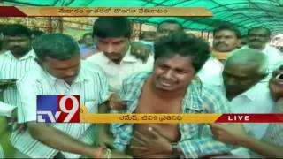 Thief caught and beaten by public at Medaram Sammakka Saralamma Jatara - TV9