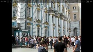 Толпы туристов в Екатерининский дворец.