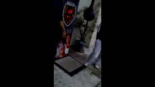 Boks makinesine kafa atan eleman
