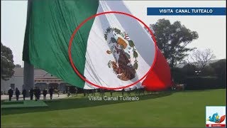 Con 'Escudo nacional al revés' Peña Nieto encabeza ceremonia de izamiento de Bandera de México Video