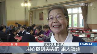 歲末盛事 眾人齊聚製作福慧紅包