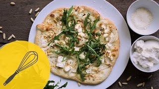 15 Minuten Pizza mit Rucola, Feta und Pinienkernen | Vegetarische Köstlichkeiten