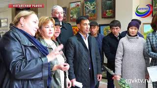В селе Терекли-Мектеб прошла выставка картин Мукминат Отевалиевой