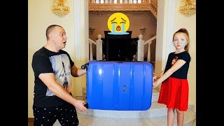 Папа УЕЗЖАЕТ НАВСЕГДА ? Валенсия его НЕ ОТПУСКАЕТ ! Скетчи от Valensia Lucky