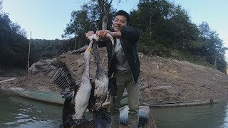 幾天不下水，魚鷹壹下河就發威了，連連抓住幾條大貨，雨哥笑壞了