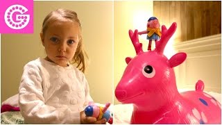Свинка Пеппа 粉红猪小妹 в зимней одежде и надувной олень батут. Новые игрушки Miss Beauty G