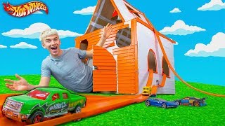HOT WHEELS BOX FORT!!
