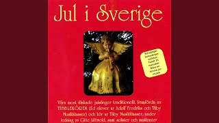 Räven raskar över isen