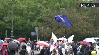 Акция протеста в Берлине против мер правительства по борьбе с коронавирусом — LIVE