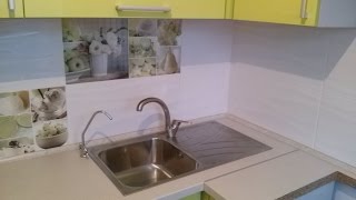 Укладка плитки (фартука) на кухне.