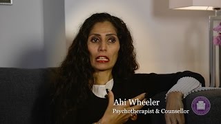 What are the symptoms of PTSD?