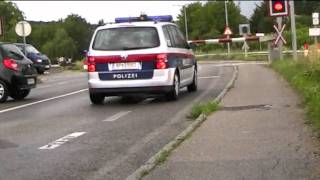 Polizeiauto crasht in Bahnschranken / Police car crashes into rail crossings - Unfall Epic Fail