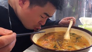 40块钱一碗麻辣烫，超小厨捧着大碗猛吃，吃完觉得有些贵【超小厨美食】