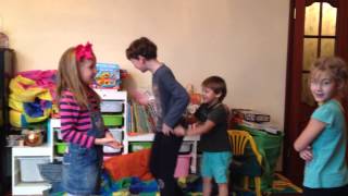 Walking, walking - Action Song for kids - Песенка с движениями