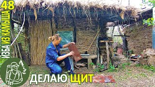 Полка из бревна и щит, готовлю пиццу и драники из капусты ???? Бушкрафт в Избе из камыша - Серия 48