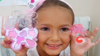 Makyaj yapma oyunu , çocuk makyaj seti açtık ,Barbie ve elif makyaj yapıyor, Eğlenceli çocuk videosu
