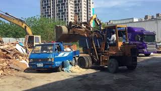 【廢棄物清運施工影片】【拆除清運廢棄物施工中-信安居家修繕工程0973877845 LINE加入ID0973877845歡迎大小KS來電估價】