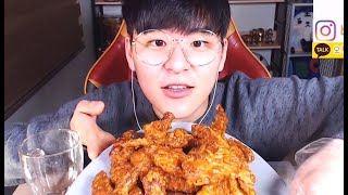 BHC 신메뉴! 골드윙 킹 먹었어요!!!! ＃ChocoMan Mukbang eating show (Korean food)