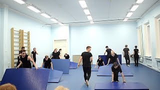 Экзамен по Сценическому Движению .ВТУ им. Щепкина .Драгуновцы 1 курс 1 семестр 2017.