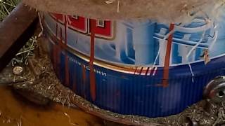 Работа самодельной сенорезки для мульчирования почвы