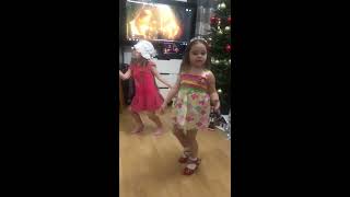 ПОПРОБУЙ НЕ ЗАСМЕЙСЯ! ПРИКОЛЫ С ДЕТЬМИ! - Дети танцуют! Смешные Дети!