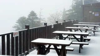 설악산 사실상 첫 눈…소청대피소 적설량 20cm