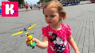 Летающий миньон распаковка игрушки / запускаем