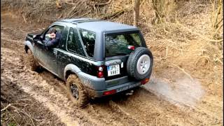 LAND ROVER FREELANDER VS. ARO