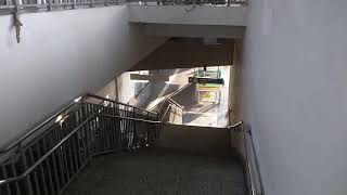 Getting Down the train and JNTU Metro Station of Hyderabad Metro Rail