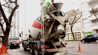 BOMBA HORMIGÓN/CONCRETO (POSICIONAMIENTO, SEÑALIZACIÓN Y VALLADO DE  EN OBRA Cementos Avellaneda