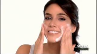 Neutrogena Naturals Acne Cream Cleanser - Sandra Echeverria