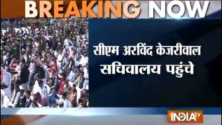 Delhi CM Arvind Kejriwal Reaches Delhi Secretariat after Taking Oath - India TV