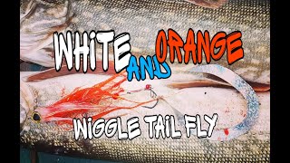 Вязание мушек.В прицеле щука. Pike fly.White&Orange Wiggle tail fly