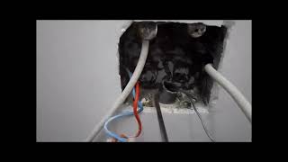 126. NÃO INSTALE CABOS ELÉTRICOS JUNTOS COM CABOS DE REDE, INTERNET E/OU TELEFONE NA MESMA TUBULAÇÃO