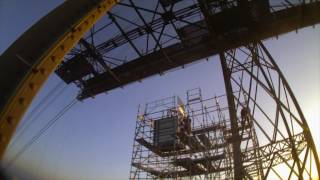 Montage des ascenseurs sur le Pont Transbordeur du Martrou