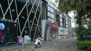 Street of bars in Sanya, Hainan, China Улица баров в Санья, Хайнань, Китай