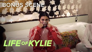 Kylie Jenner Gets Oxygen Treatment While in Peru | Life of Kylie | E!