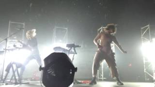 Grimes - Venus Fly (Electric Factory, Philadelphia PA - 06/03/2016)