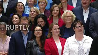 Germany: SPD deputies take post-elex photo as coalition talks kick off