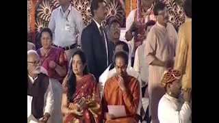 Uddhav And Aaditya Thackeray Reach For First Cabinet Meet | ABP News